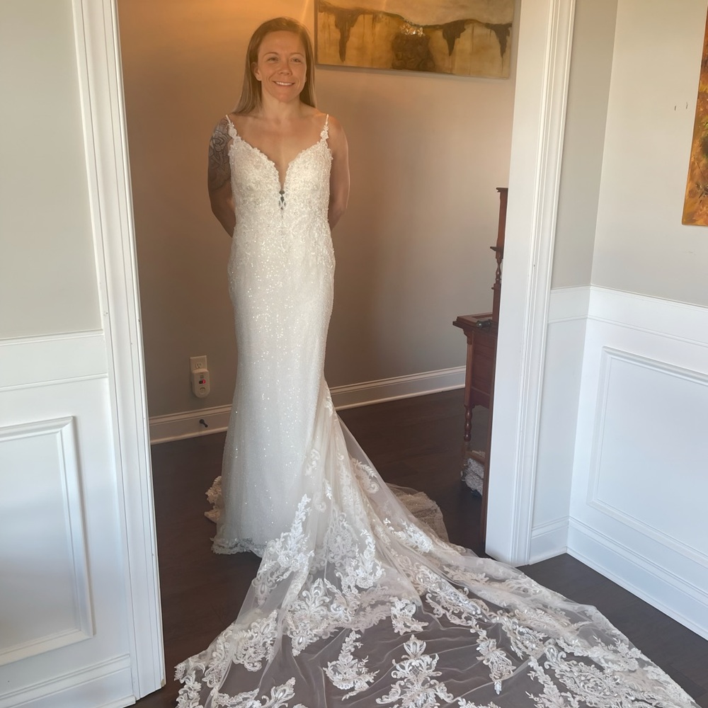 Elegant White/Champagne Lace Sheath Wedding Gown